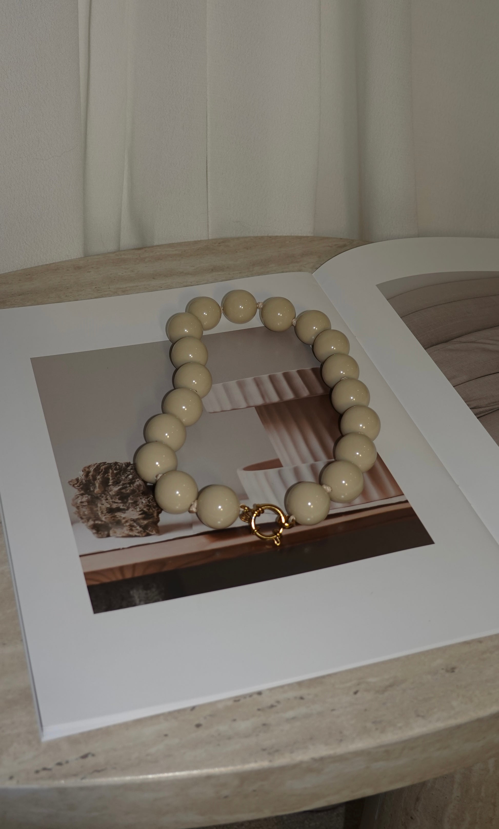 COLLAR BOLAS XL BEIGE