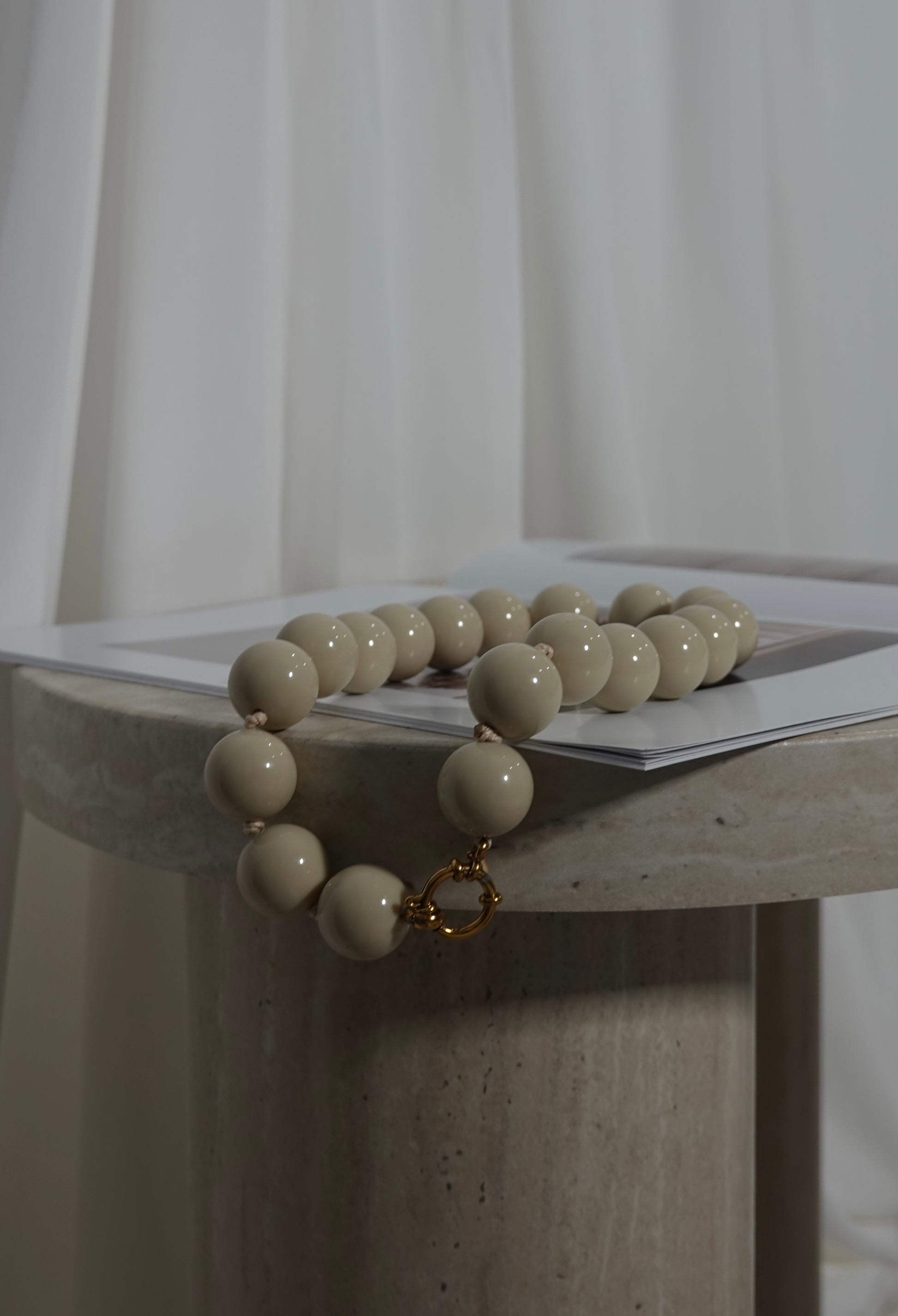 COLLAR BOLAS XL BEIGE