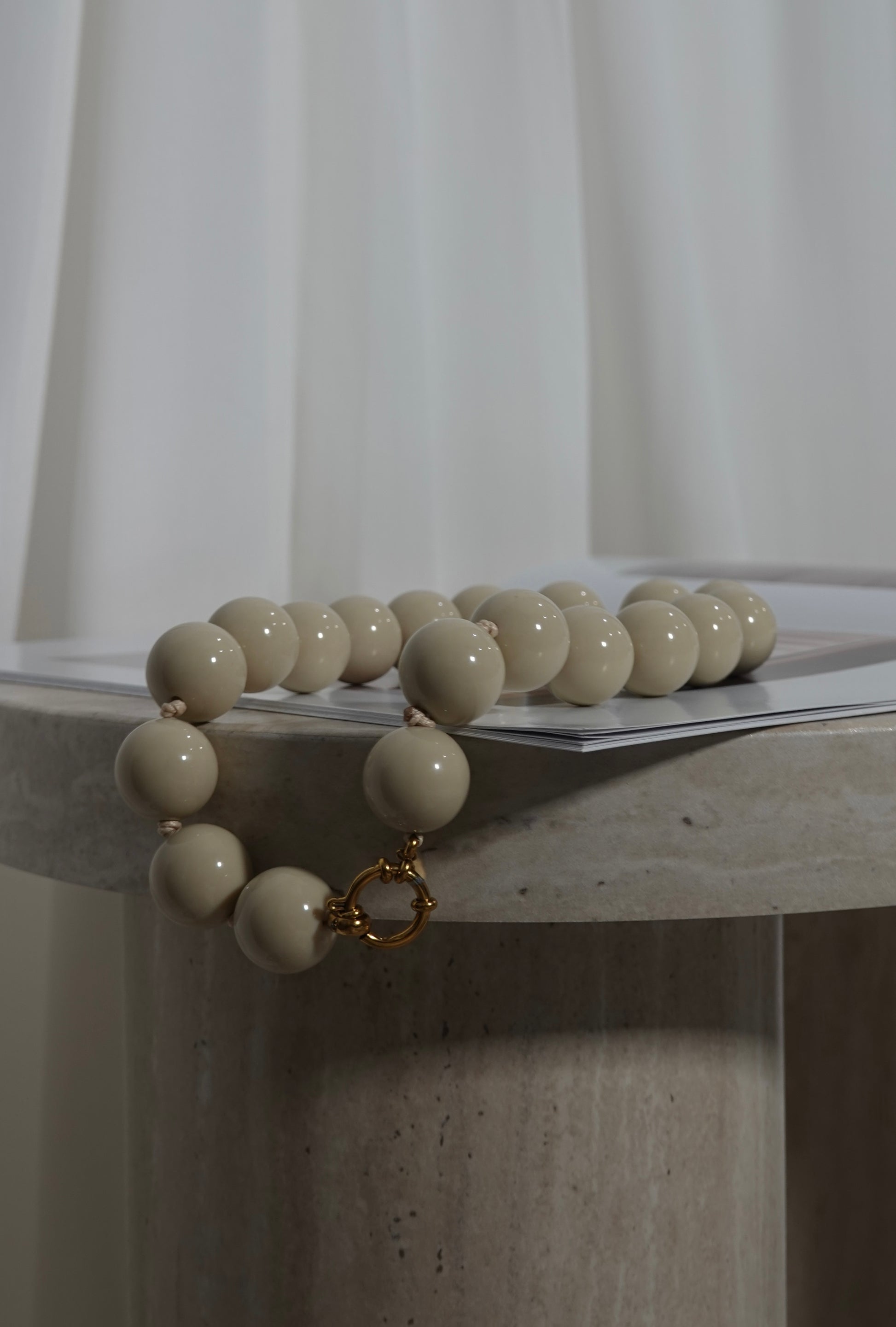 COLLAR BOLAS XL BEIGE