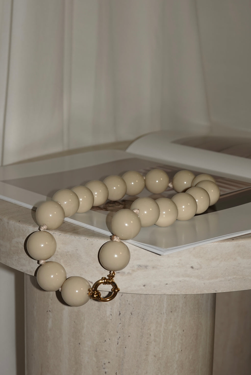 COLLAR BOLAS XL BEIGE