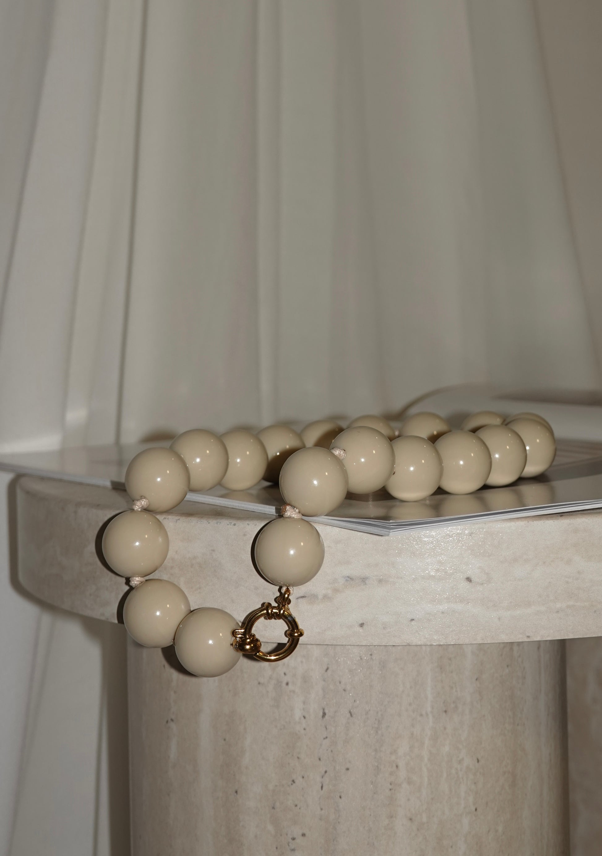 COLLAR BOLAS XL BEIGE