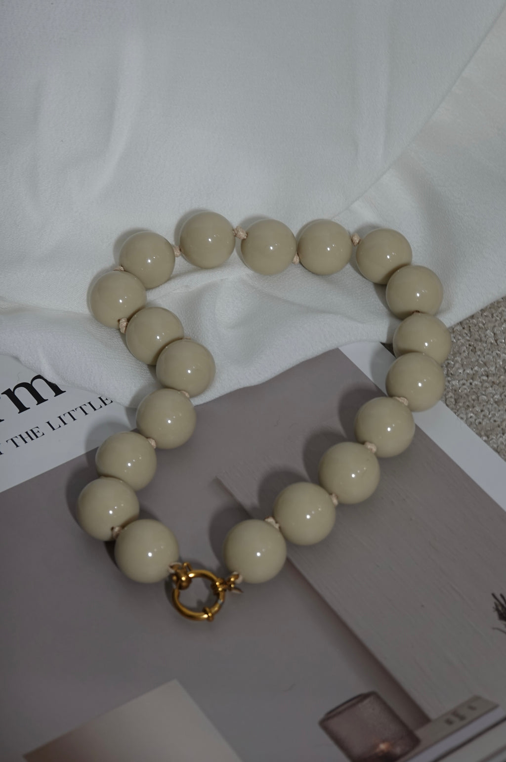 COLLAR BOLAS XL BEIGE