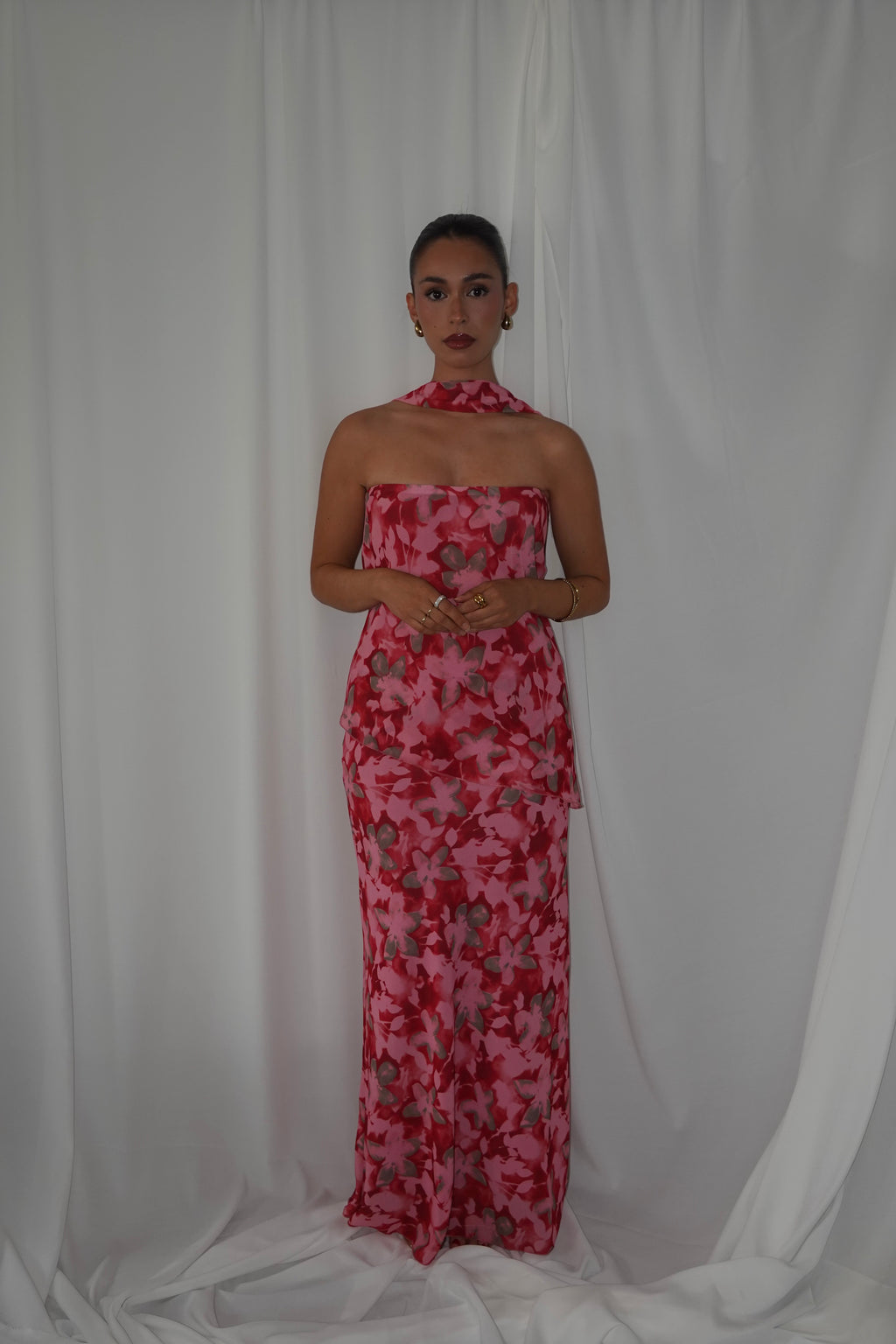 VESTIDO CON CAPA