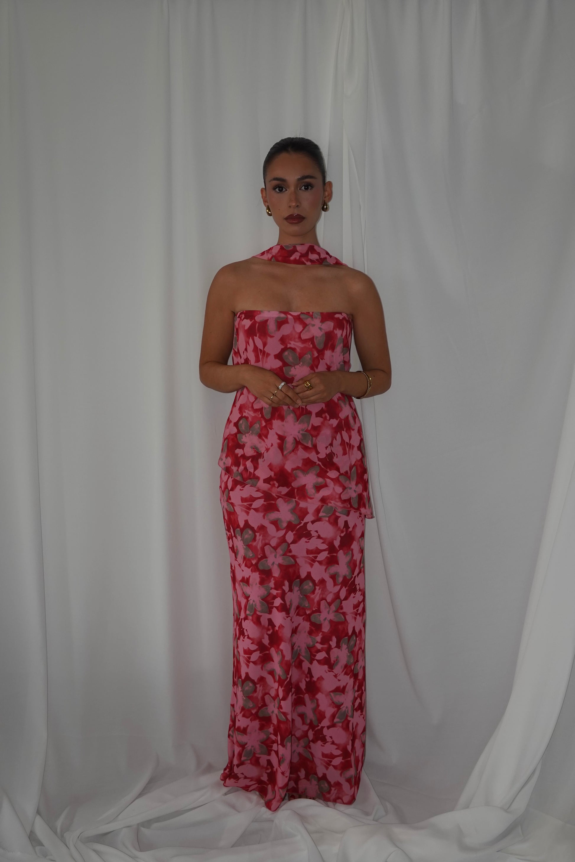 VESTIDO CON CAPA