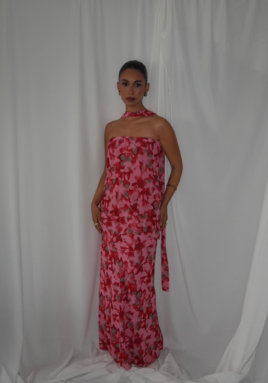 VESTIDO CON CAPA