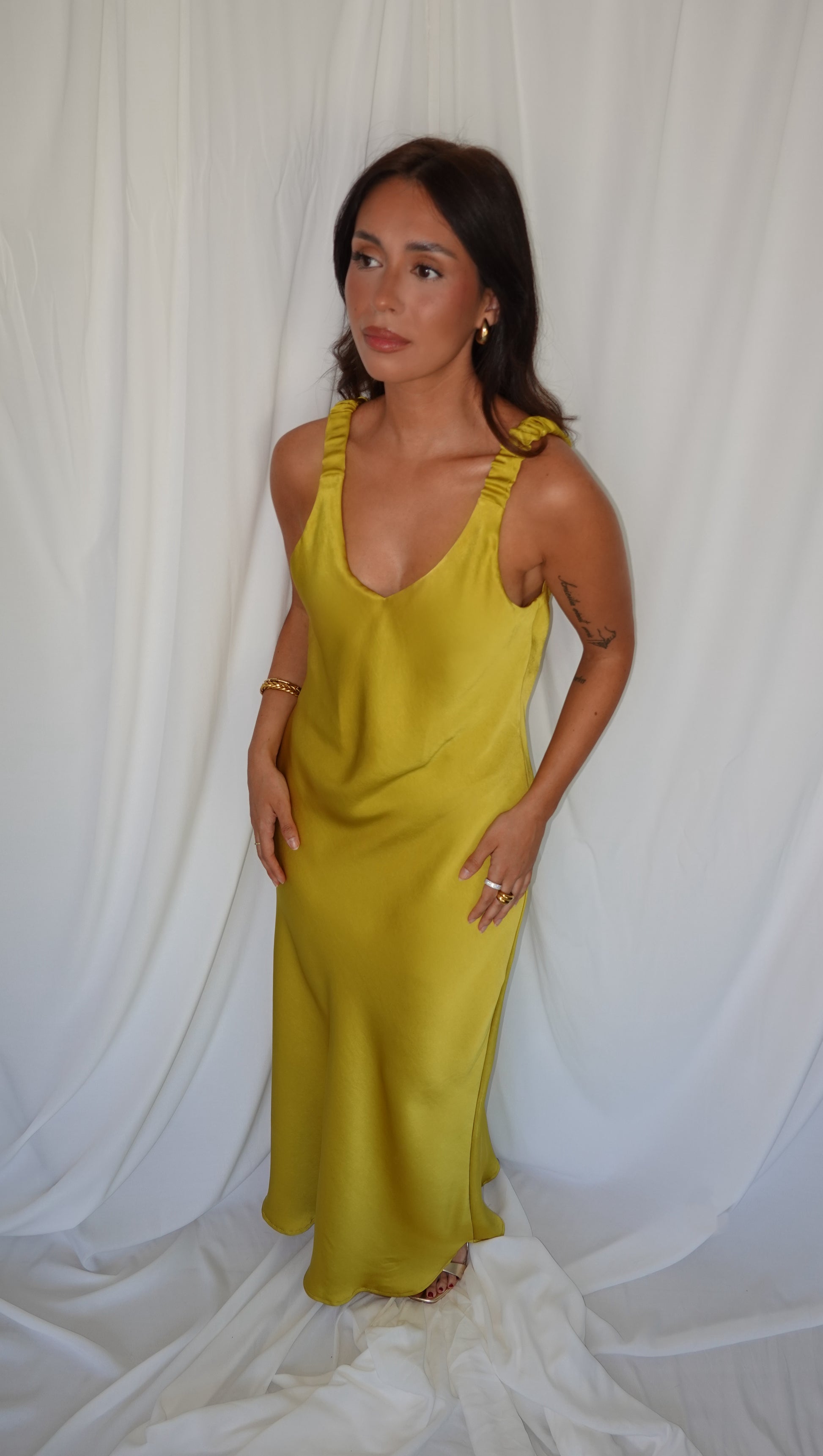 VESTIDO LENCERO